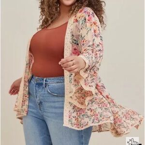 TORRID SIZE 4 RUFFLE KIMONO IN A CHIFFON FLORAL TAN DESIGN
